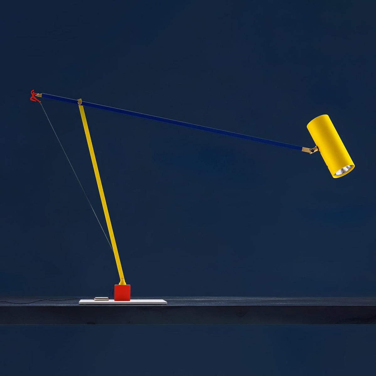 Ember nowoczesna minimalistyczna lampa stołowa