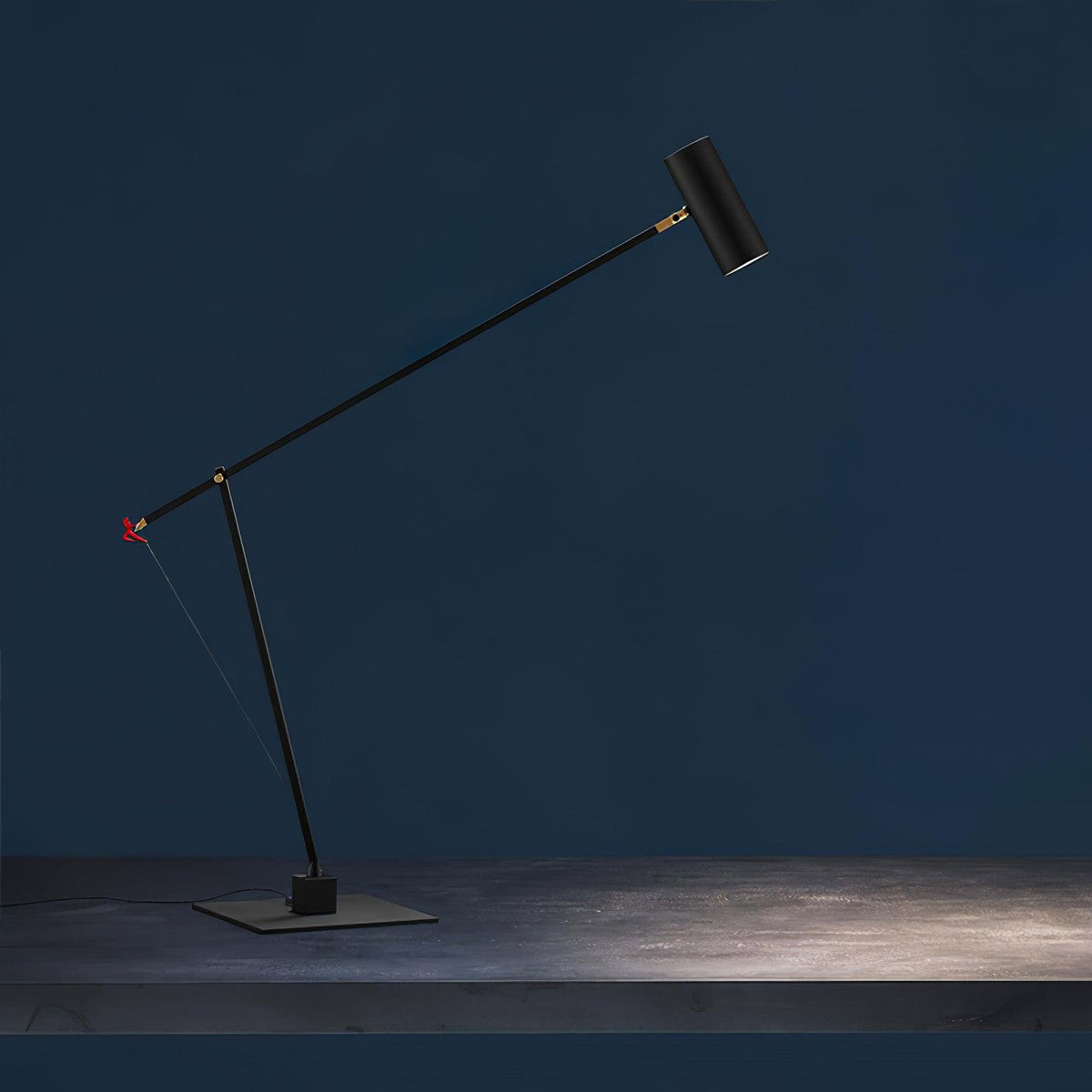 Ember nowoczesna minimalistyczna lampa stołowa