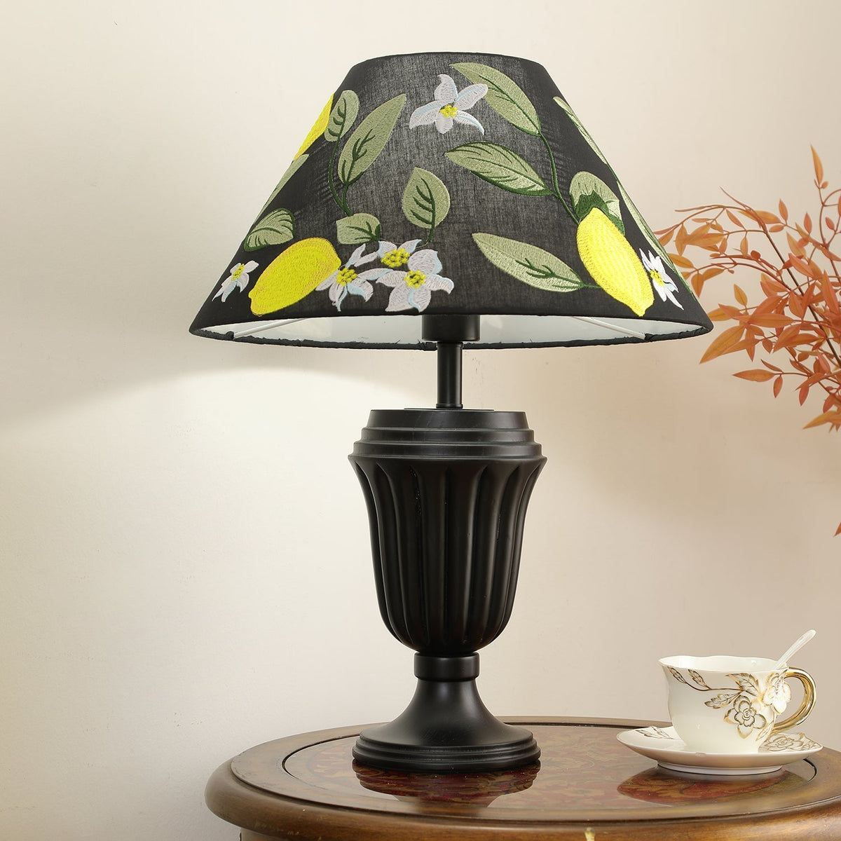 Orione lampa stołowa z drewna i płótna