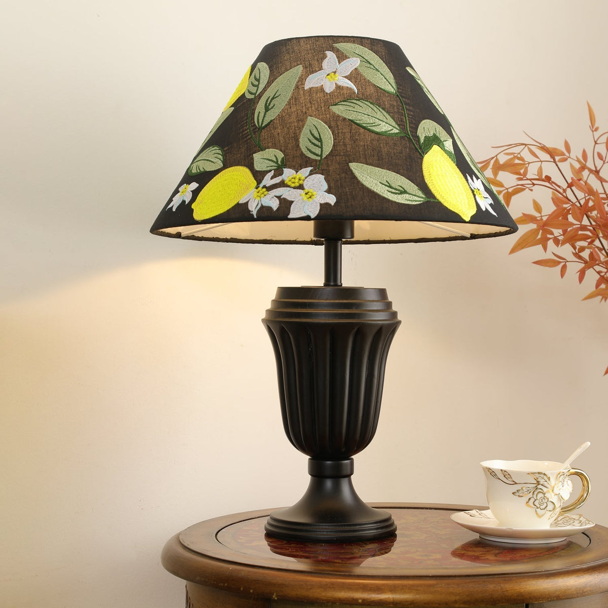 Orione lampa stołowa z drewna i płótna