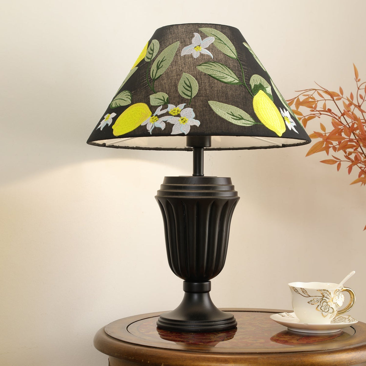 Orione lampa stołowa z drewna i płótna