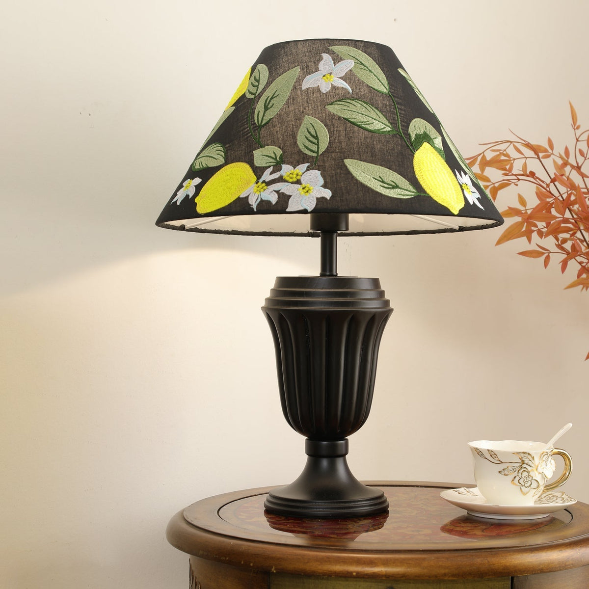 Orione lampa stołowa z drewna i płótna