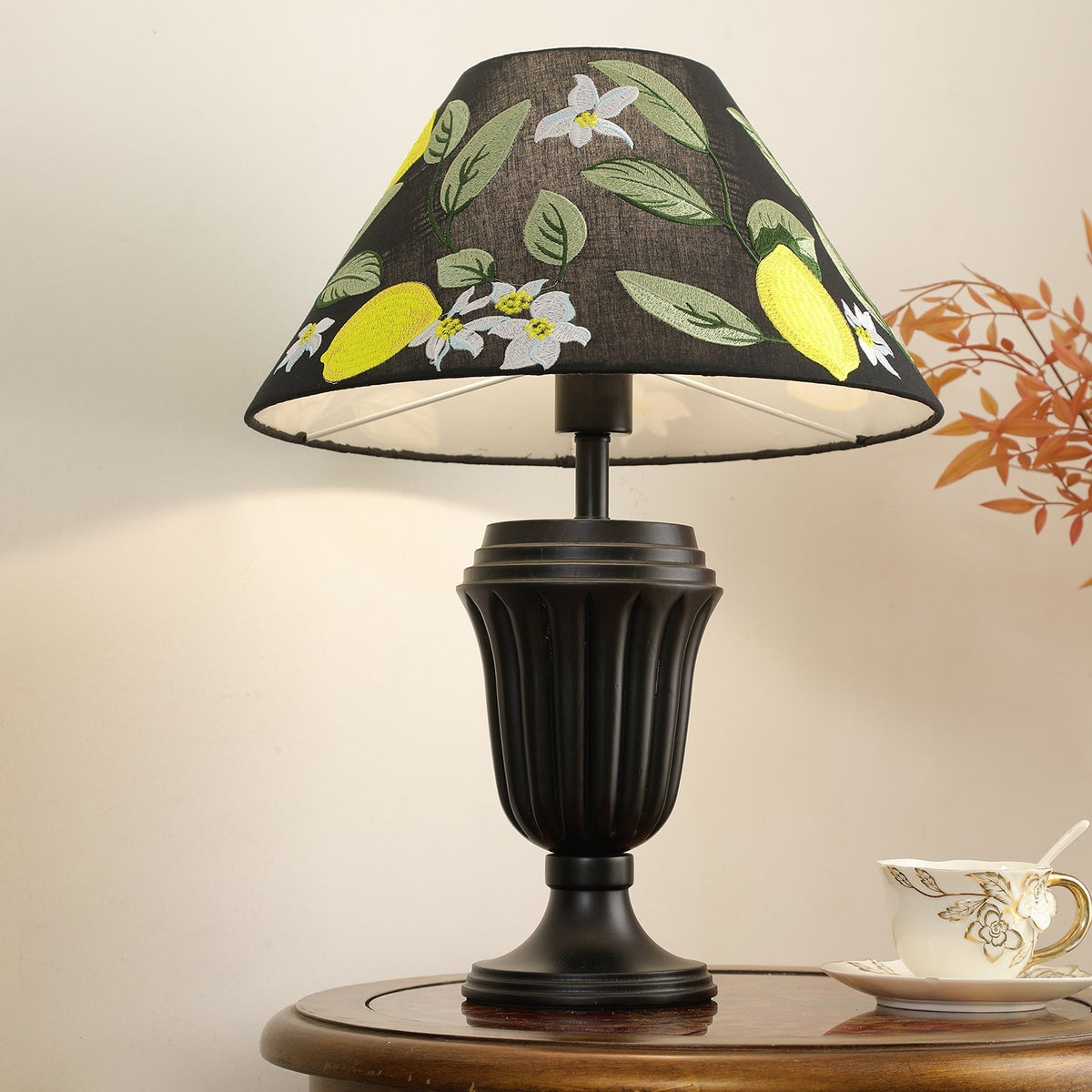 Orione lampa stołowa z drewna i płótna