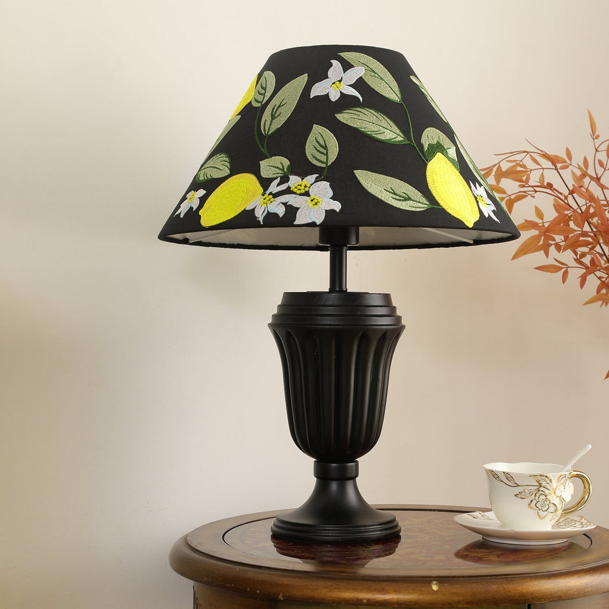 Orione lampa stołowa z drewna i płótna