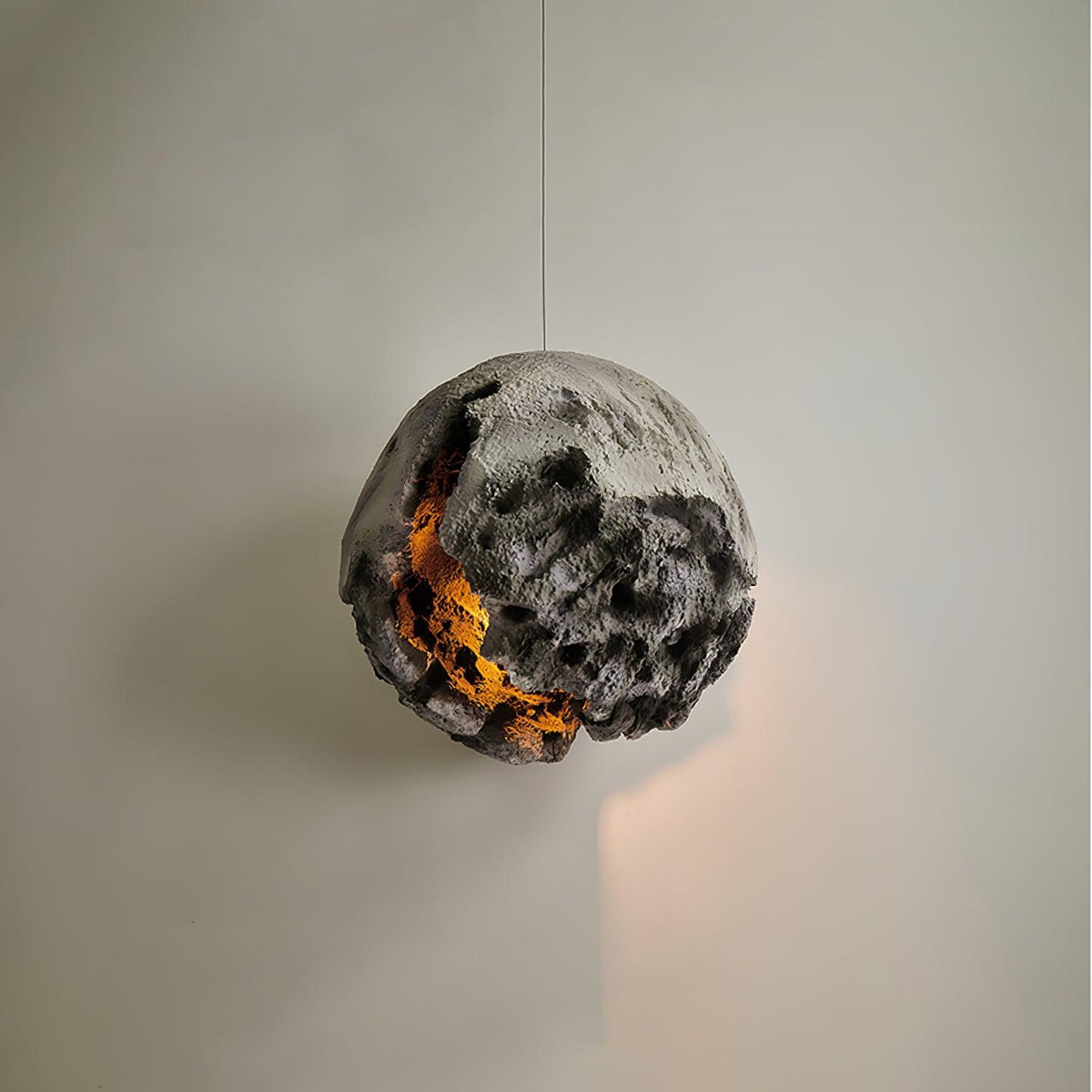 Ilphaara nieregularna lampa wisząca z planety w kształcie globu wykonana z tworzywa sztucznego
