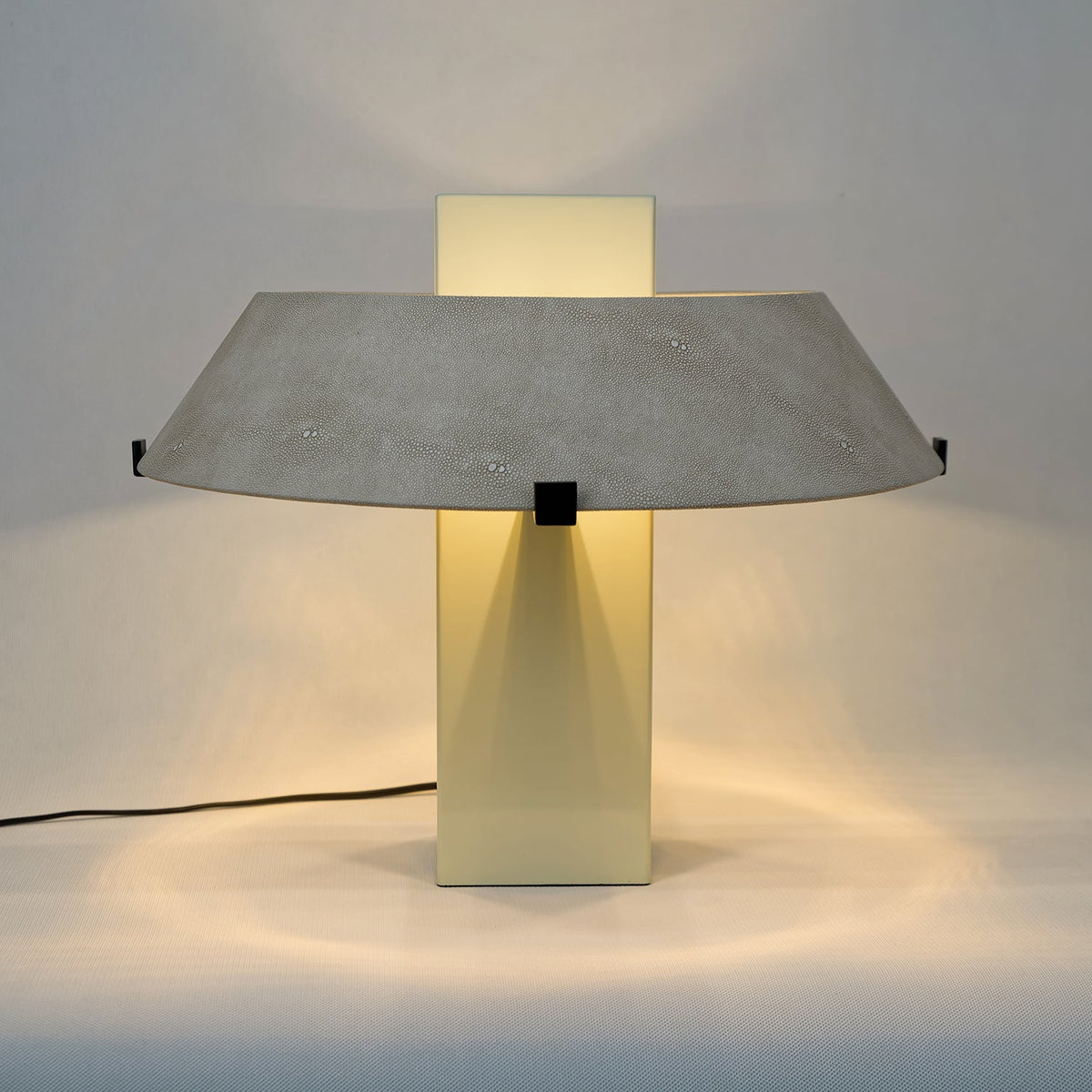 Cruz lampa stołowa