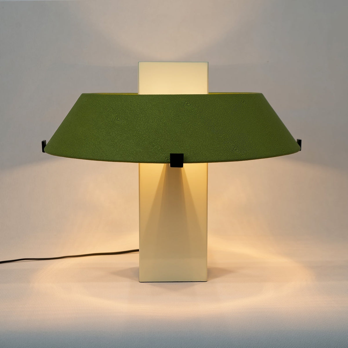 Cruz lampa stołowa