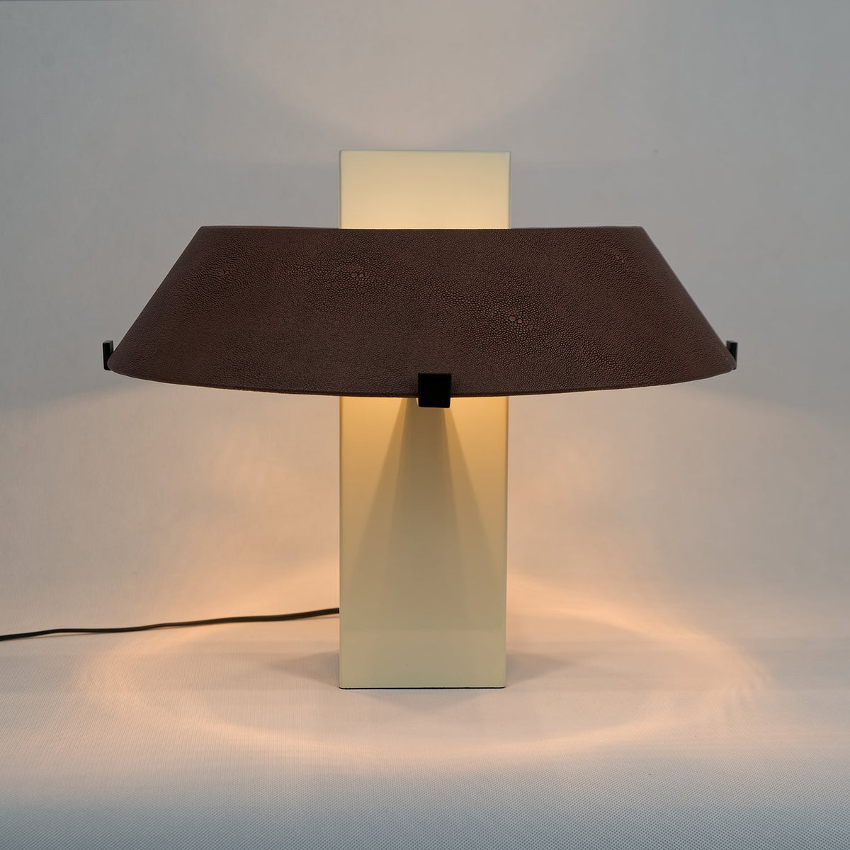 Cruz lampa stołowa