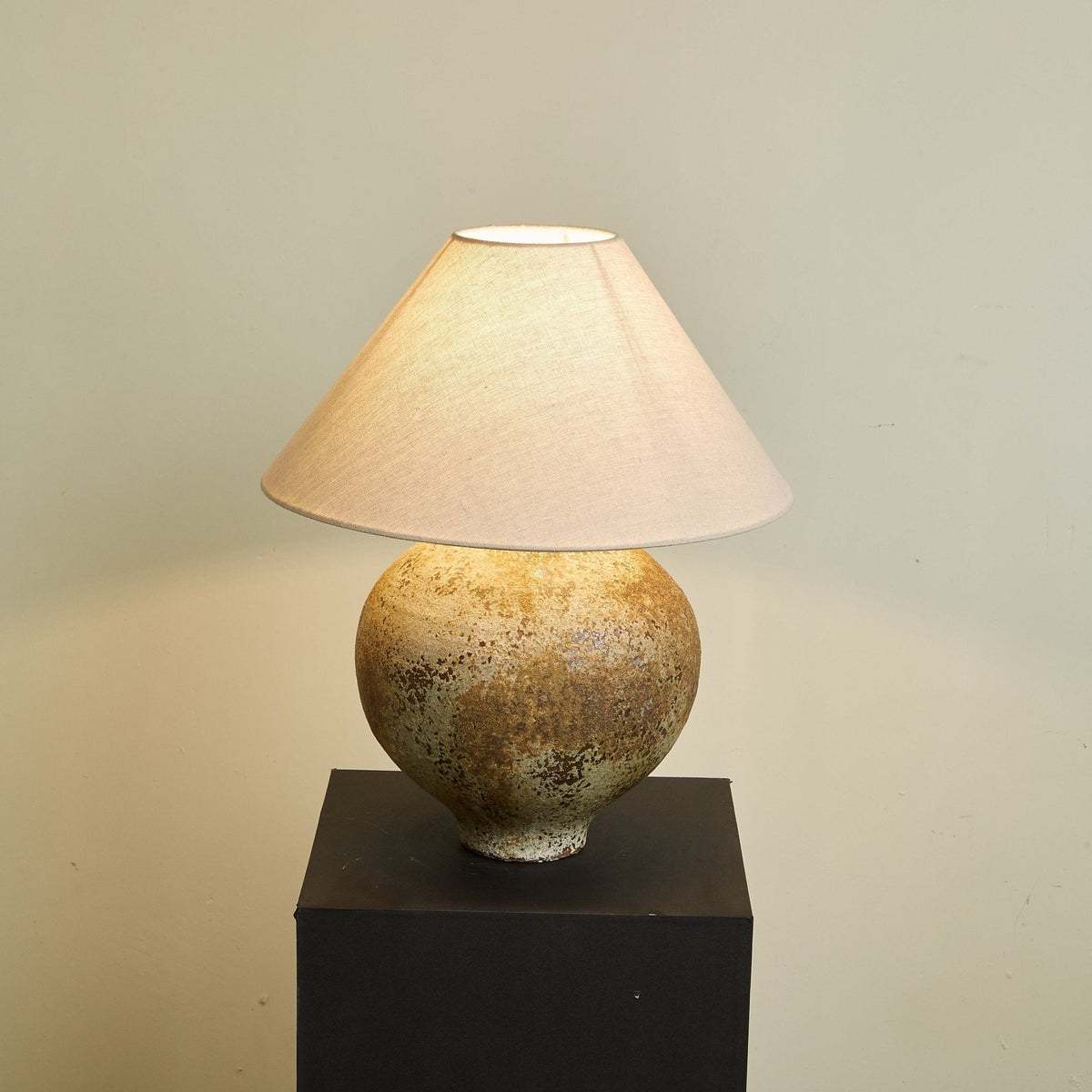 Lirys nowoczesna lampa stołowa z ceramiki