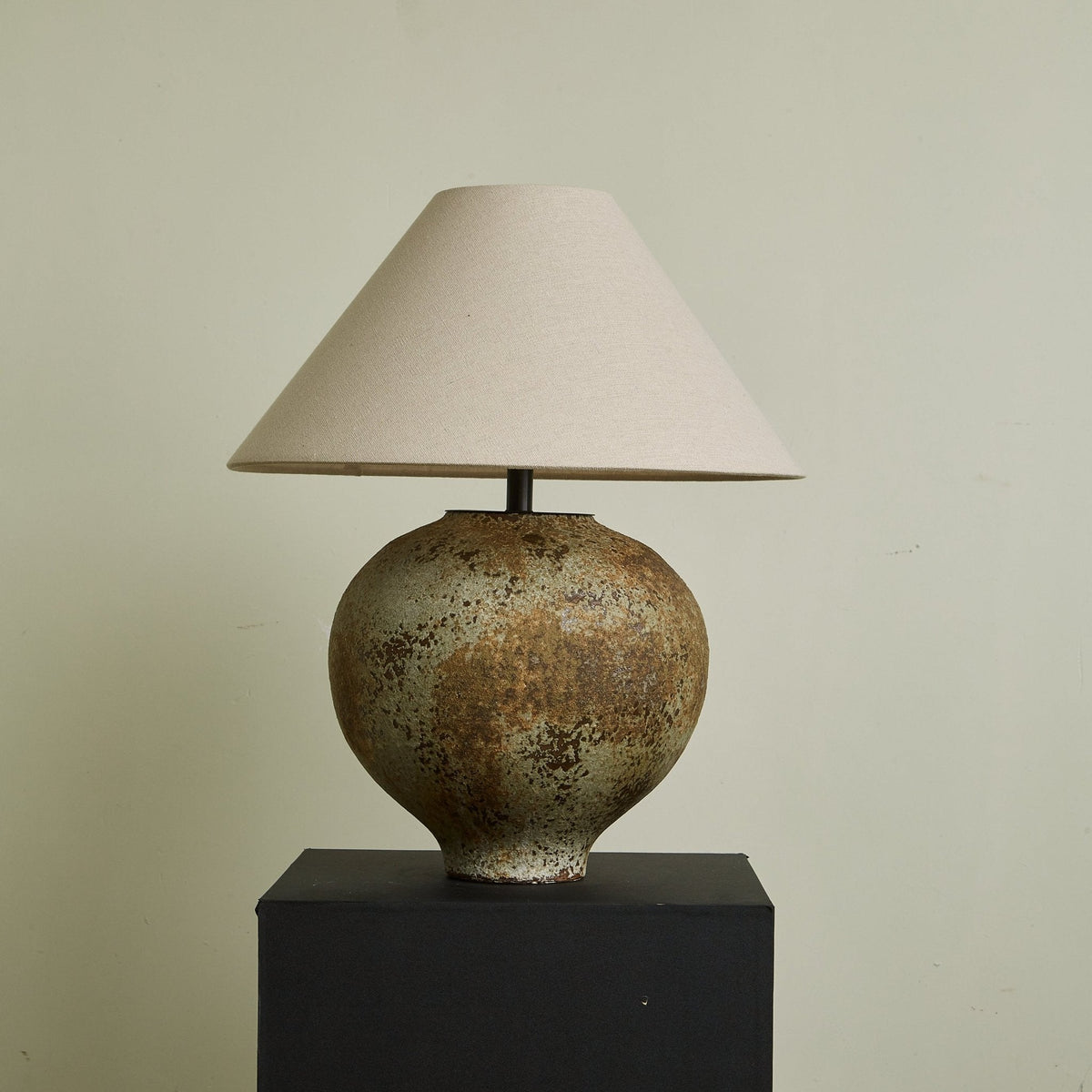 Lirys nowoczesna lampa stołowa z ceramiki