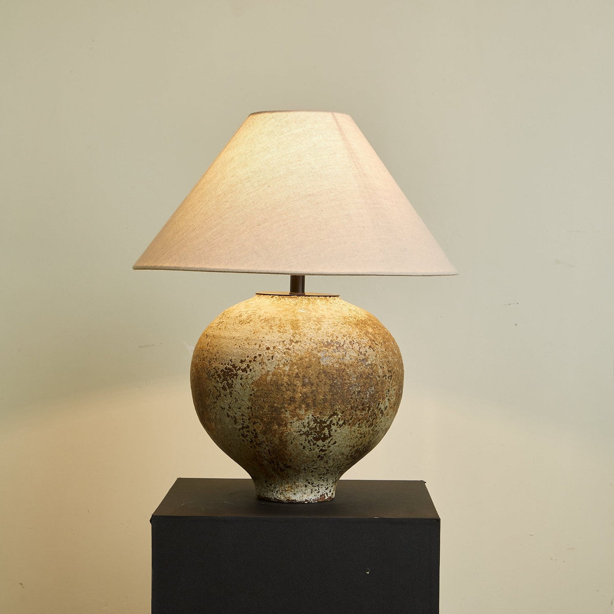 Lirys nowoczesna lampa stołowa z ceramiki