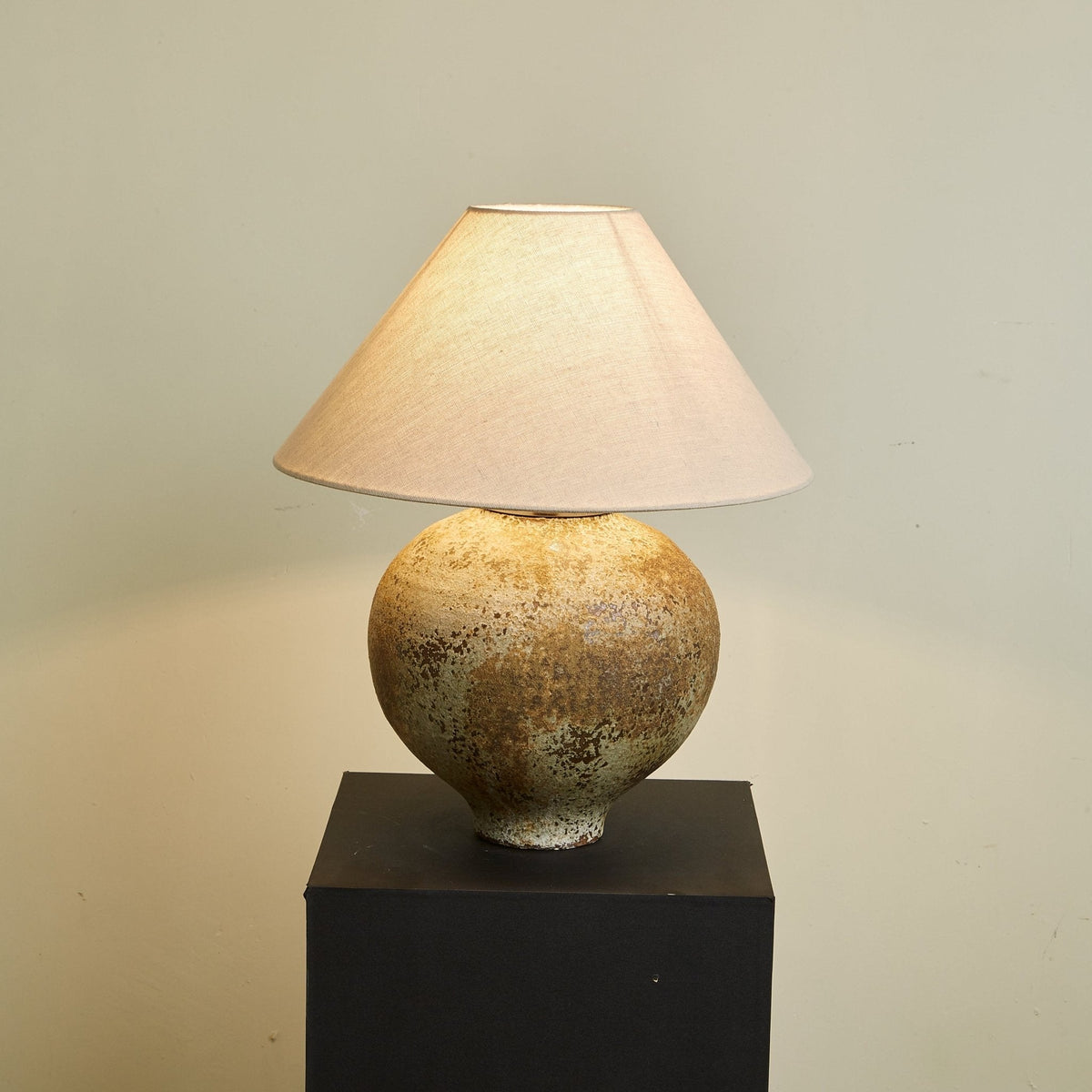 Lirys nowoczesna lampa stołowa z ceramiki