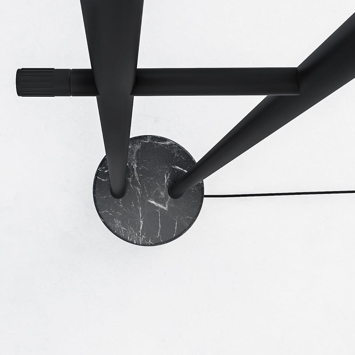 Selarielle minimalistyczna lampa stojąca z marmuru