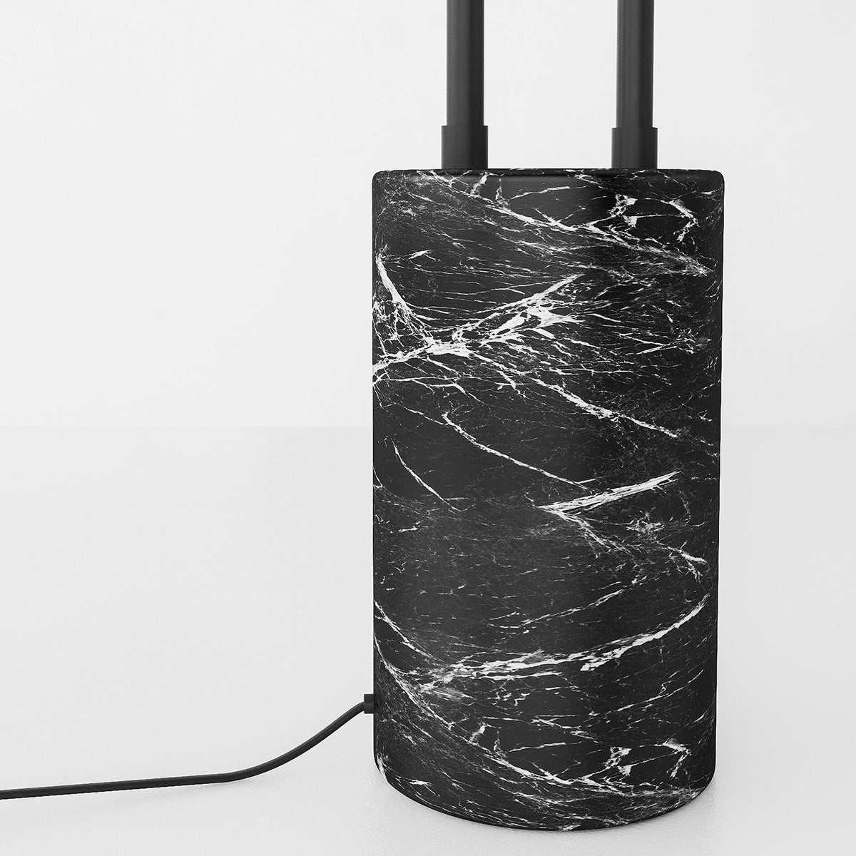 Selarielle minimalistyczna lampa stojąca z marmuru