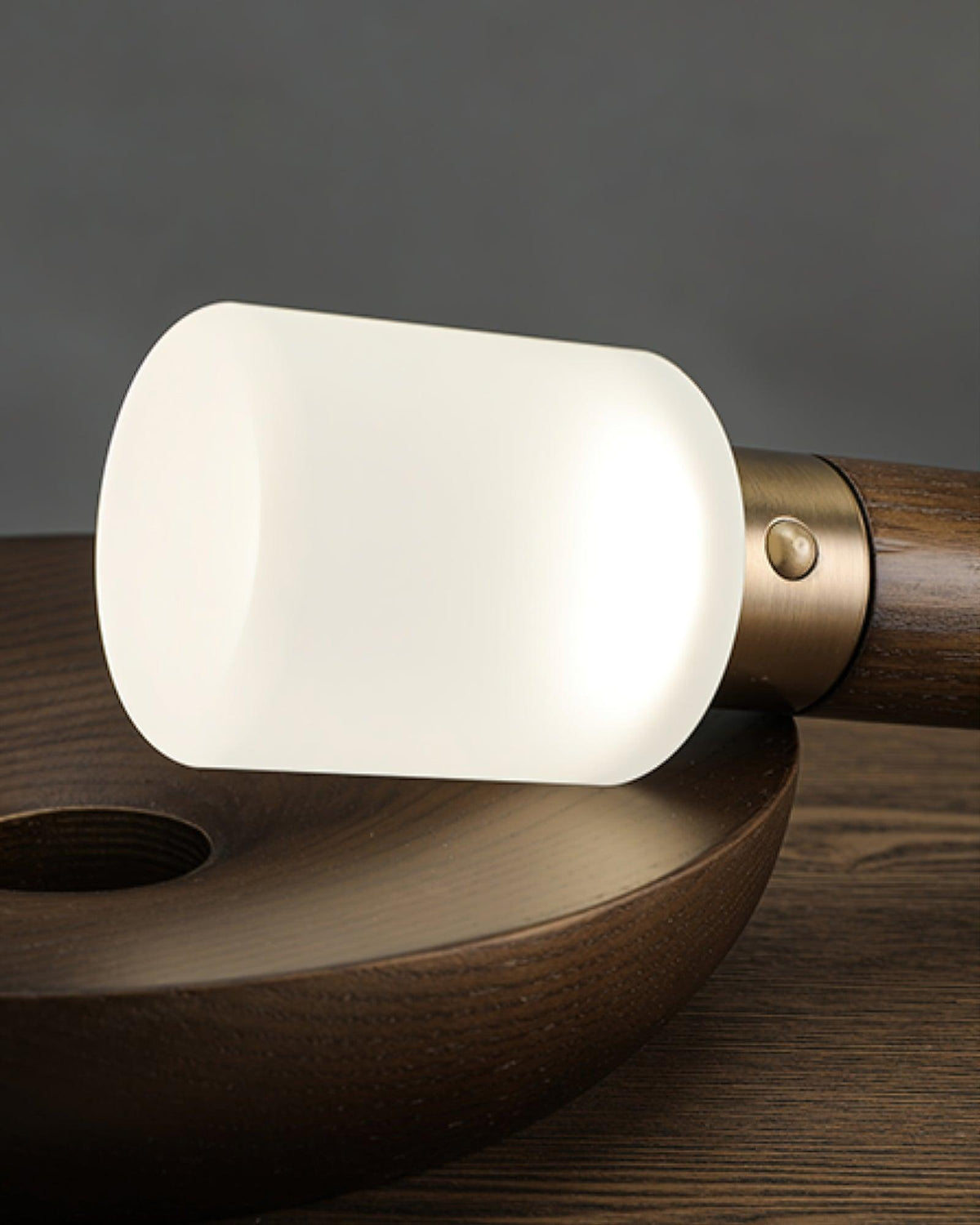 Lumaice minimalistyczna lampa stołowa z drewna