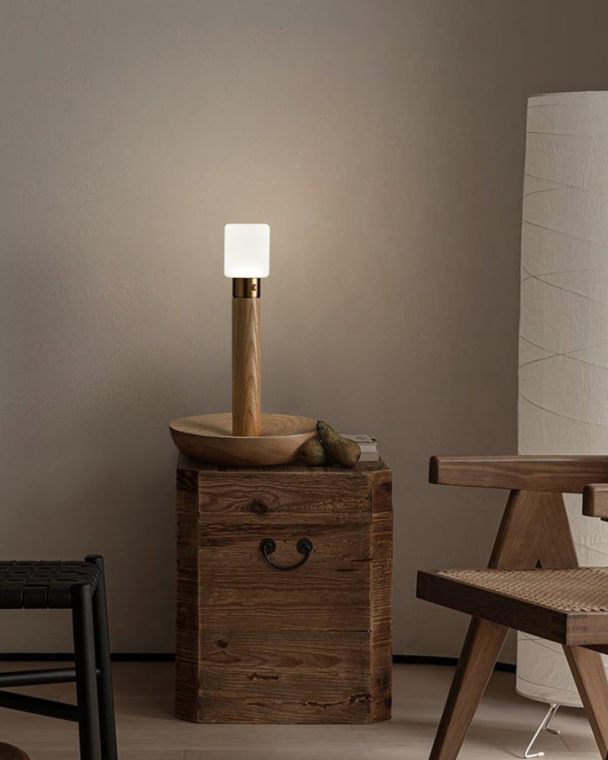 Lumaice minimalistyczna lampa stołowa z drewna