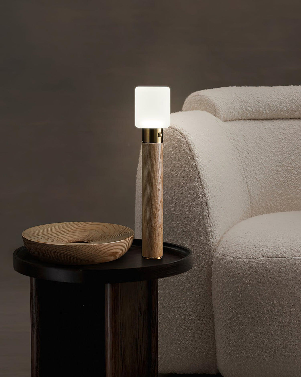 Lumaice minimalistyczna lampa stołowa z drewna