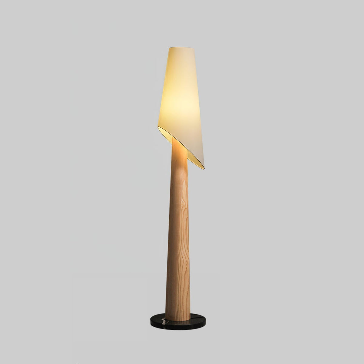 Curven drewniana lampa stojąca z marmuru