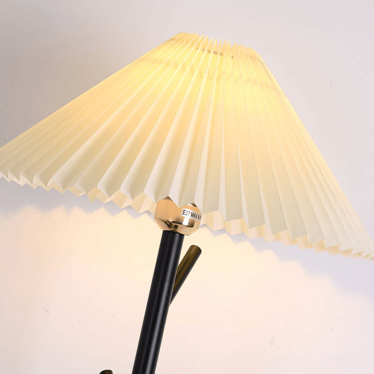Nora nowoczesna lampa stojąca