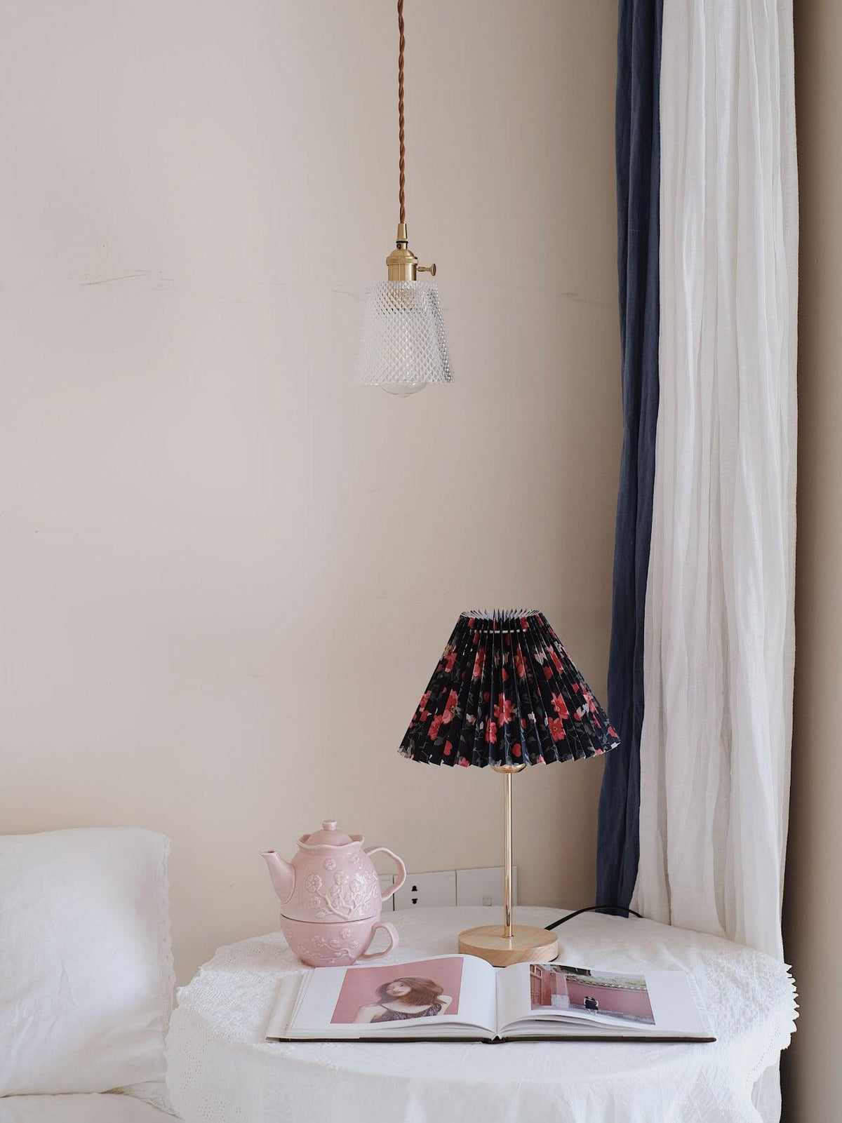 Zevelyra lampa stołowa z płótna