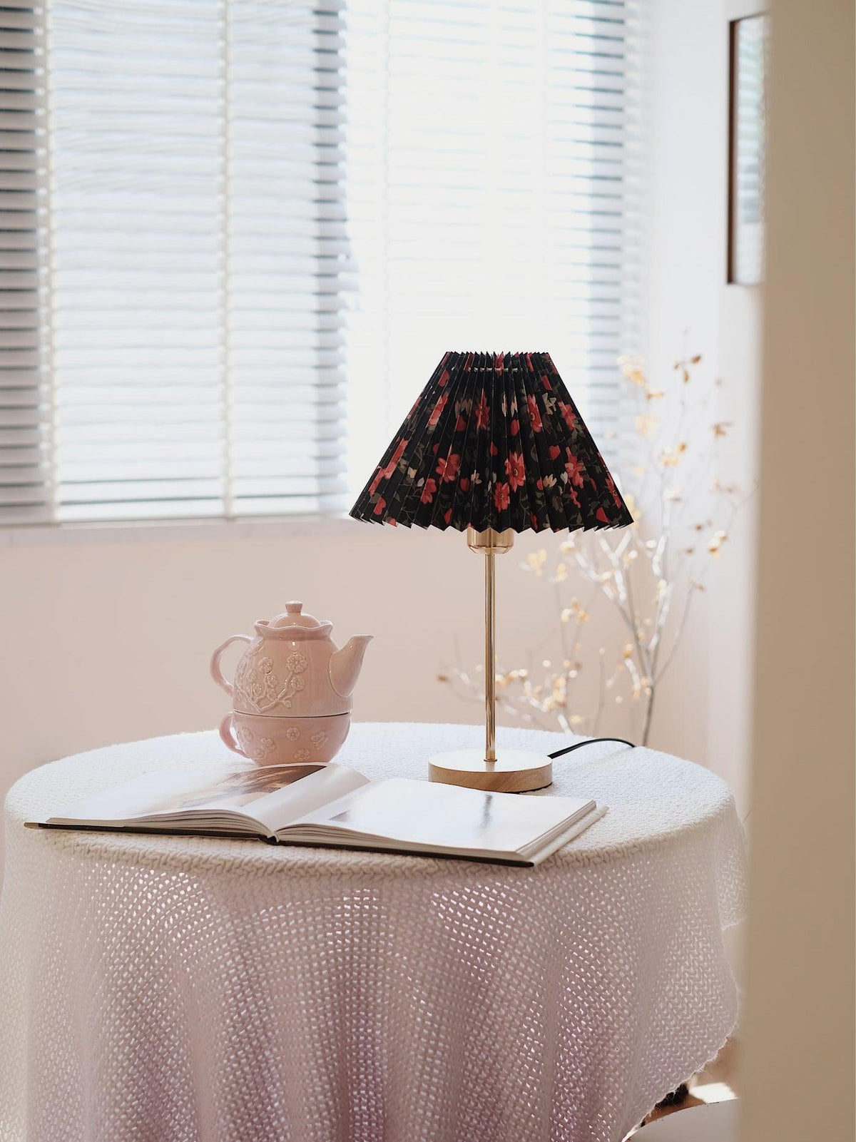 Zevelyra lampa stołowa z płótna