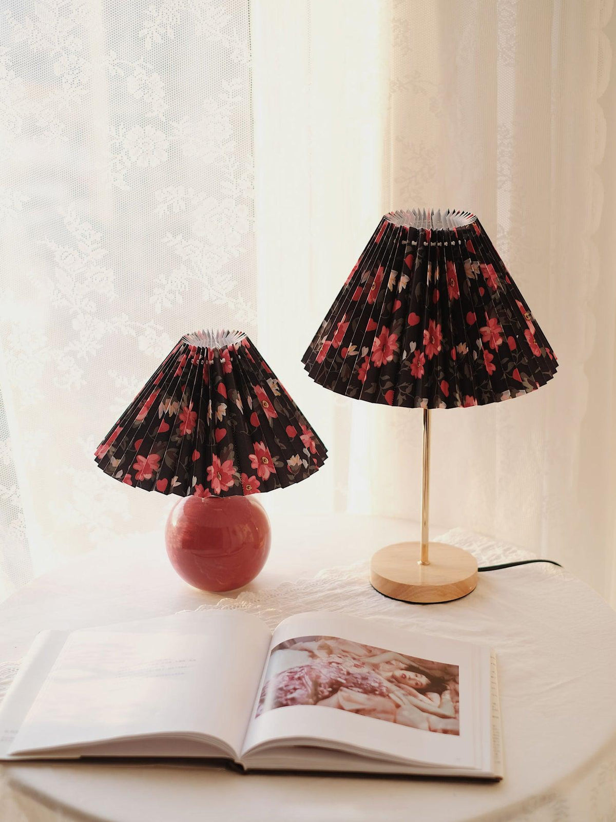 Zevelyra lampa stołowa z płótna