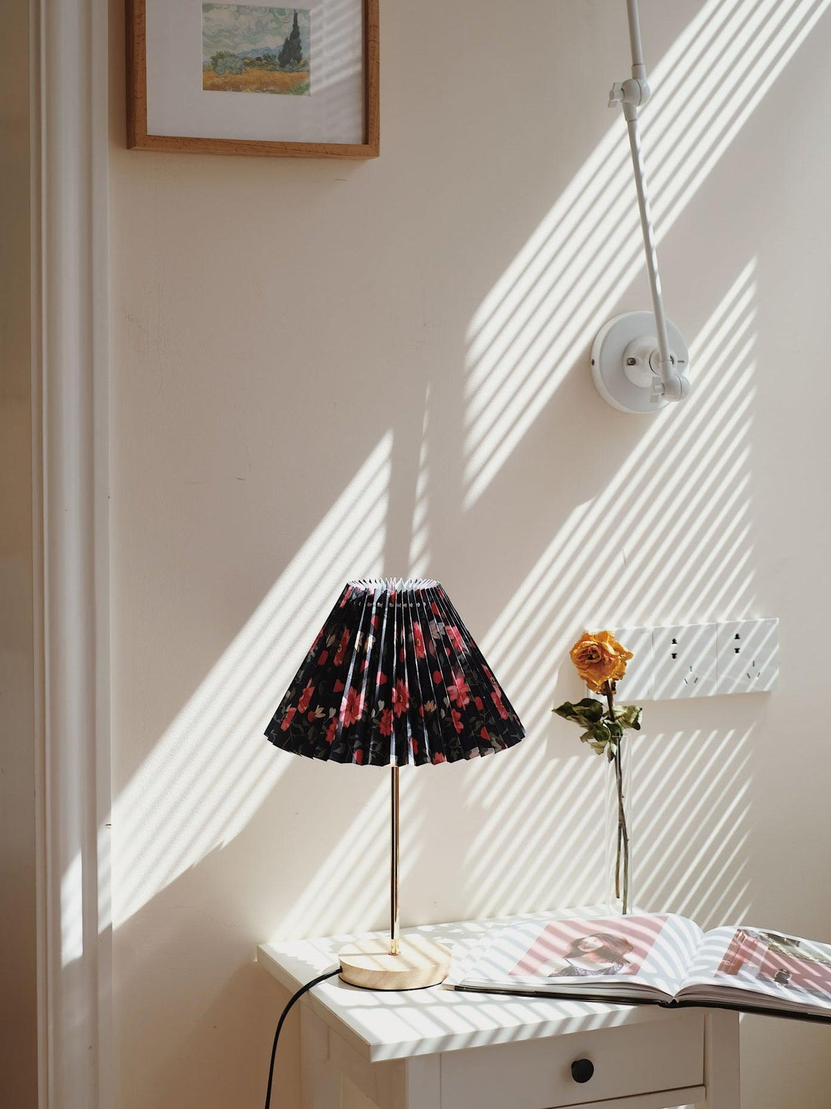 Zevelyra lampa stołowa z płótna