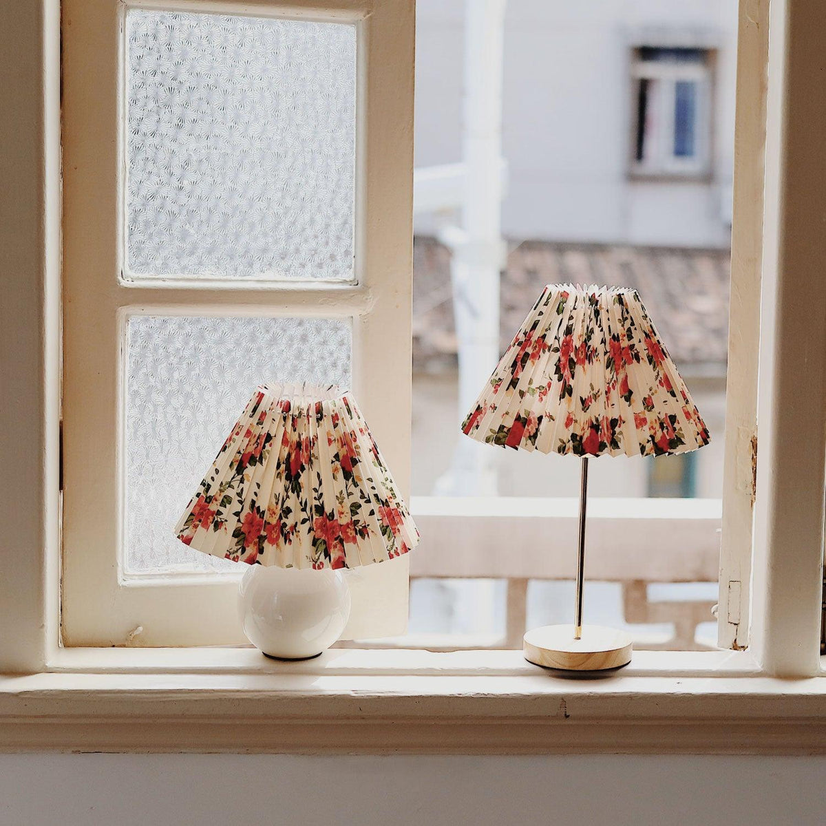 Zevelyra lampa stołowa z płótna