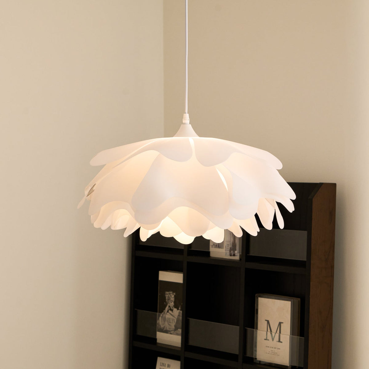 Niv wisząca lampa z motywem kwiatowym
