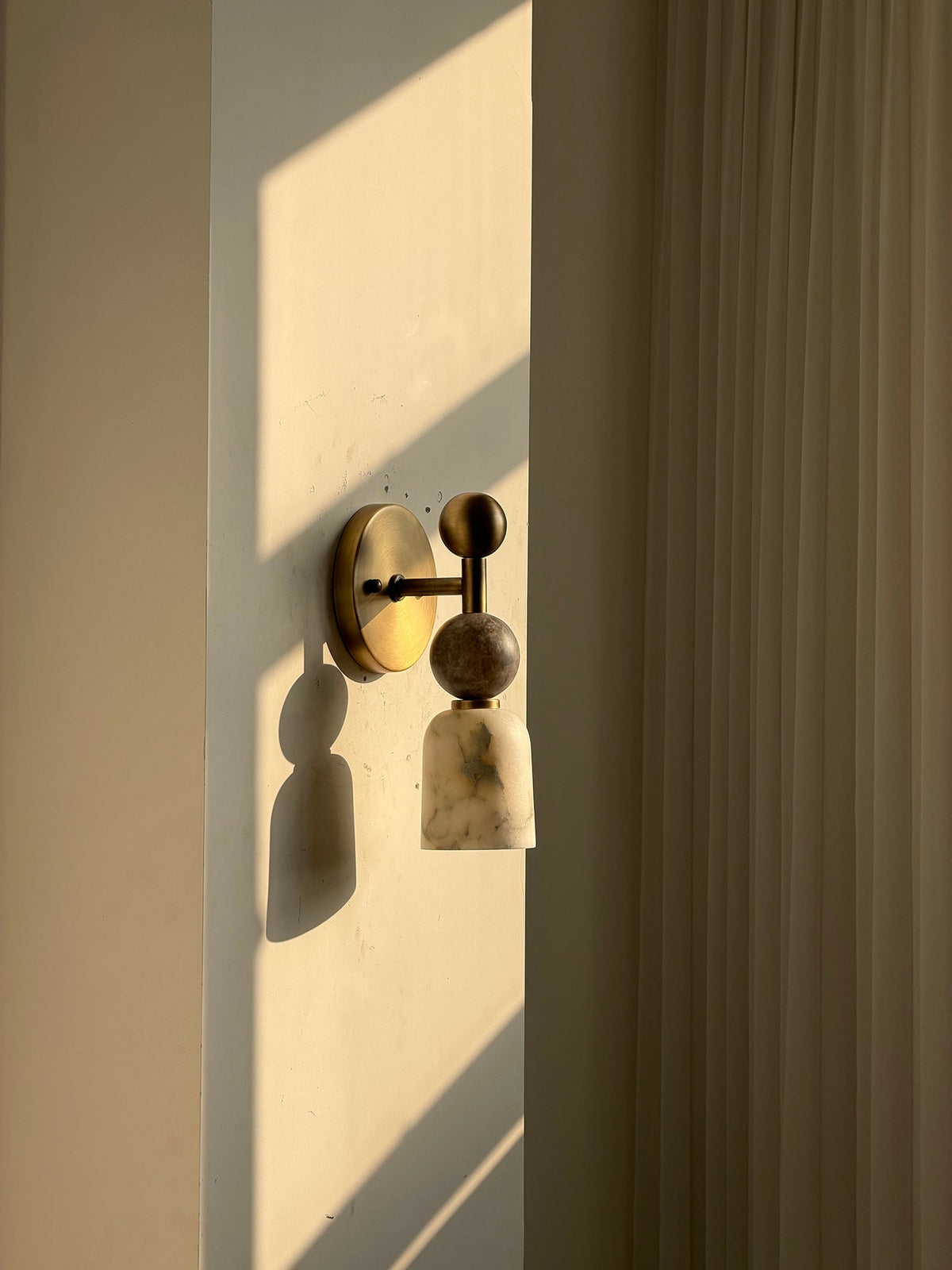 Serafin kinkiet z alabastrem