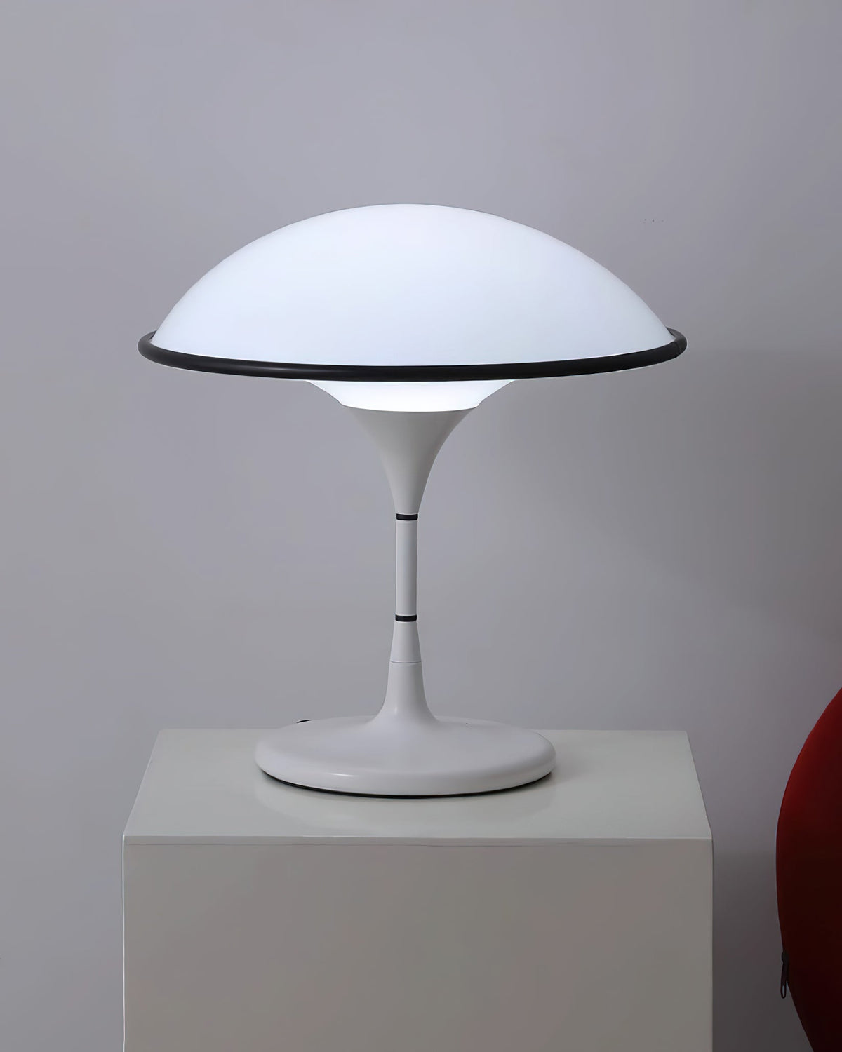 Revenor futurystyczna lampa stołowa z akrylu