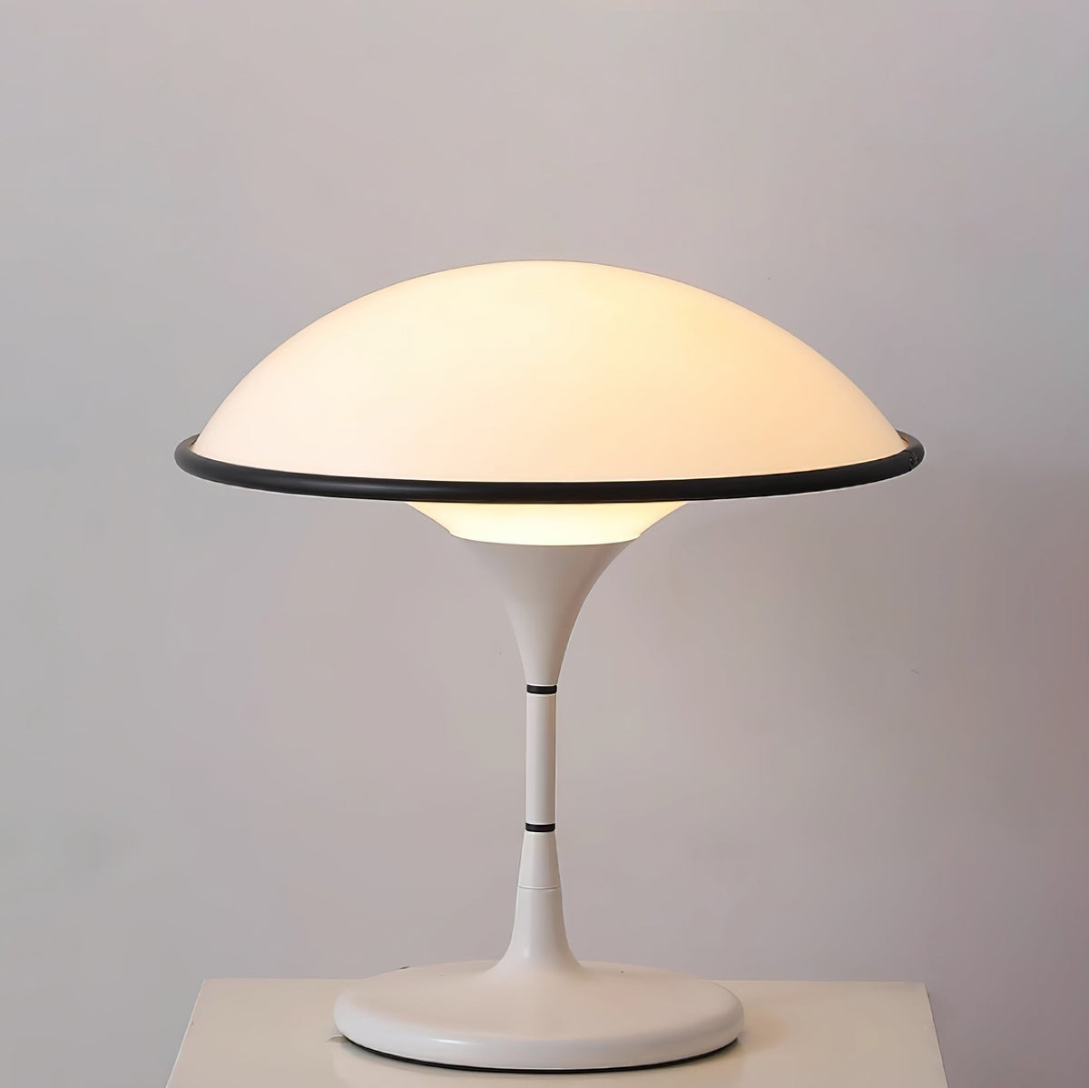 Revenor futurystyczna lampa stołowa z akrylu