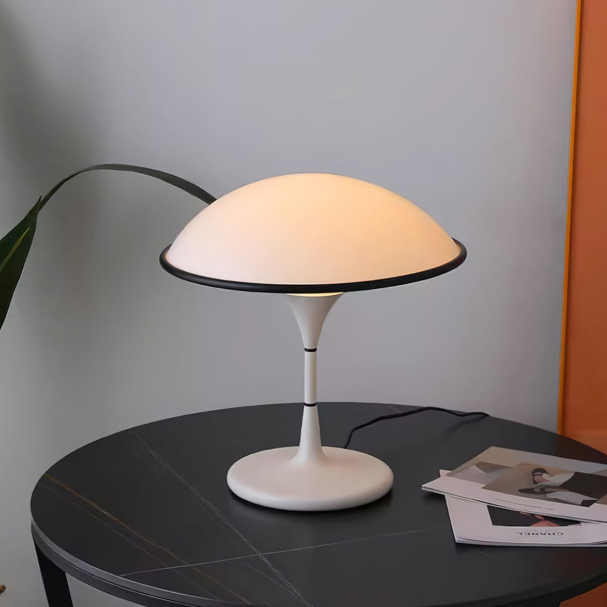 Revenor futurystyczna lampa stołowa z akrylu