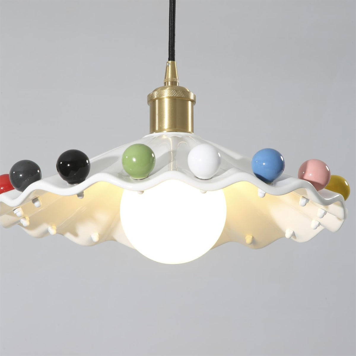 Solvira lampa wisząca z falistą ochronką ceramiczną