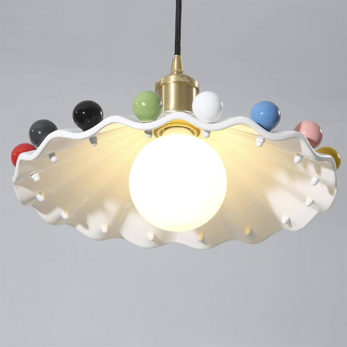 Solvira lampa wisząca z falistą ochronką ceramiczną