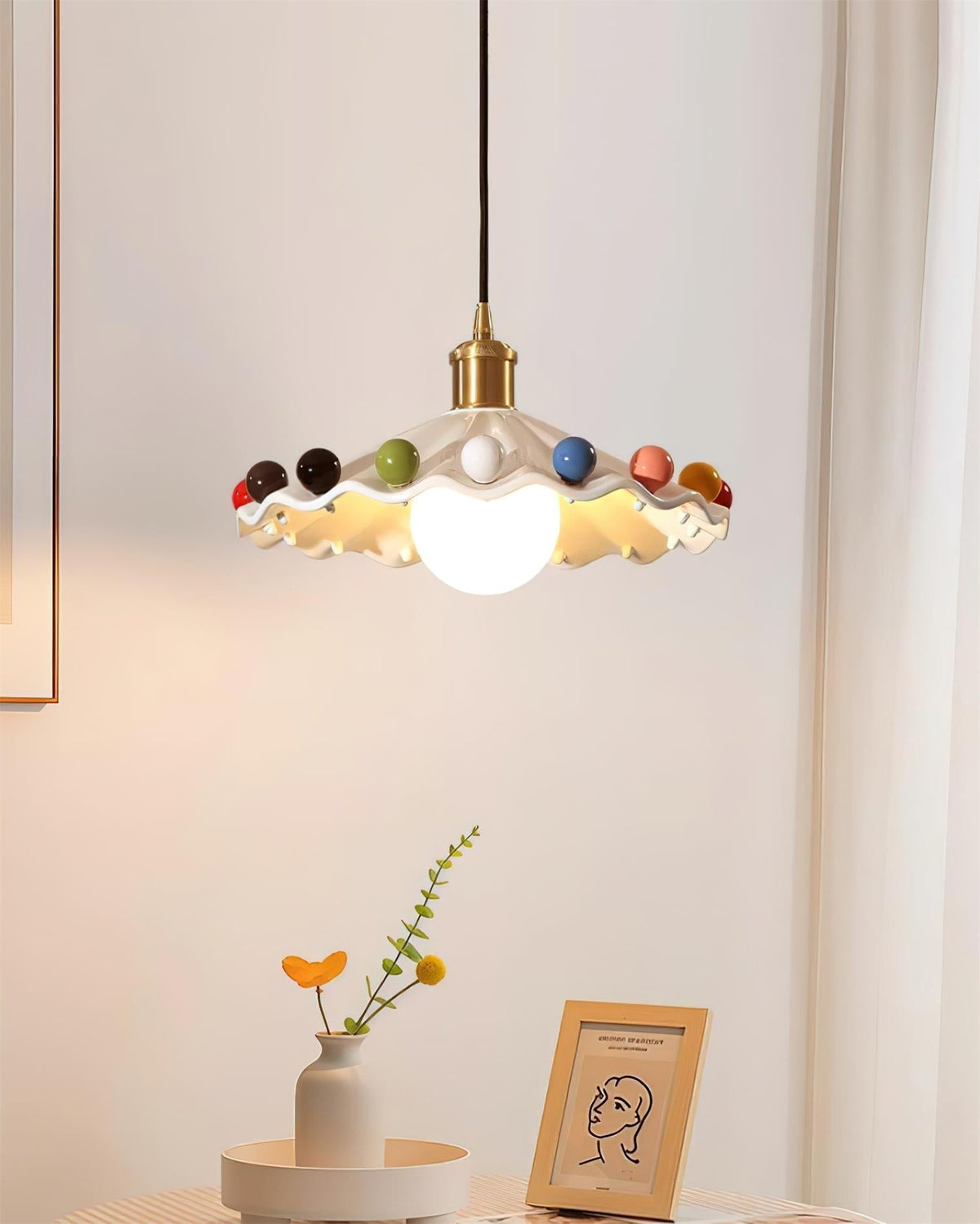 Solvira lampa wisząca z falistą ochronką ceramiczną