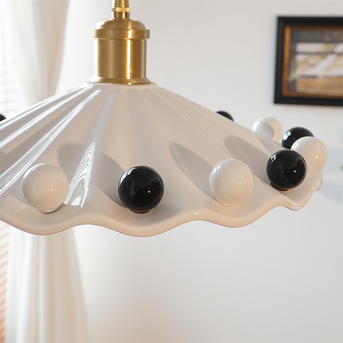 Solvira lampa wisząca z falistą ochronką ceramiczną