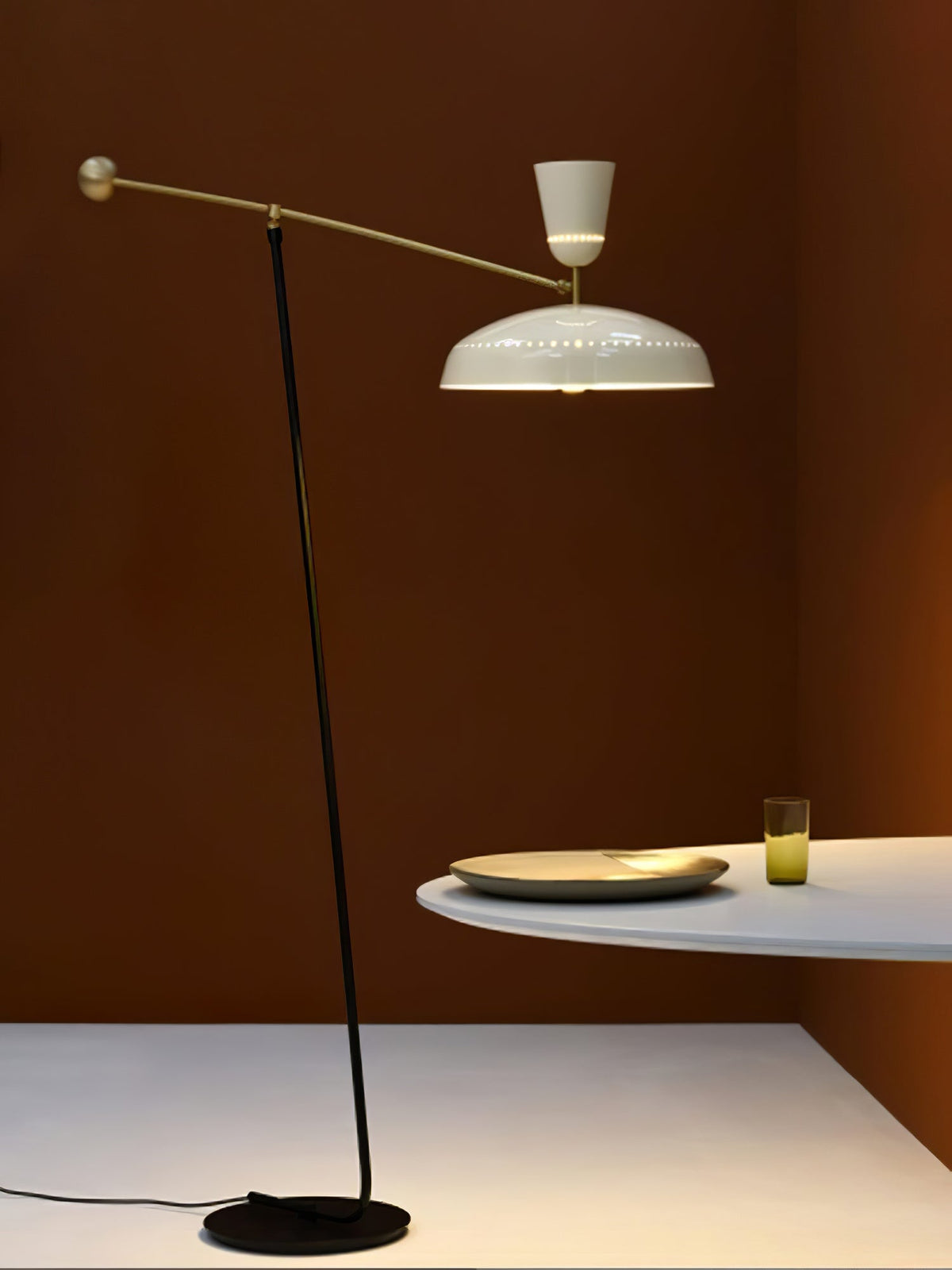 Celeste minimalistyczna lampa stojąca z miedzi