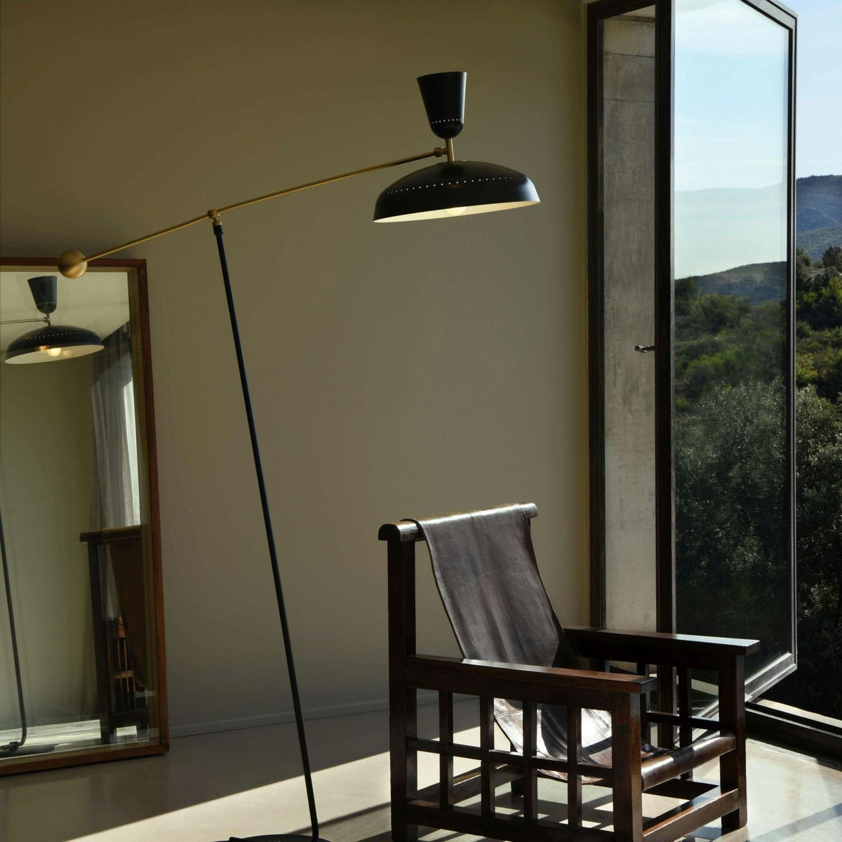 Celeste minimalistyczna lampa stojąca z miedzi