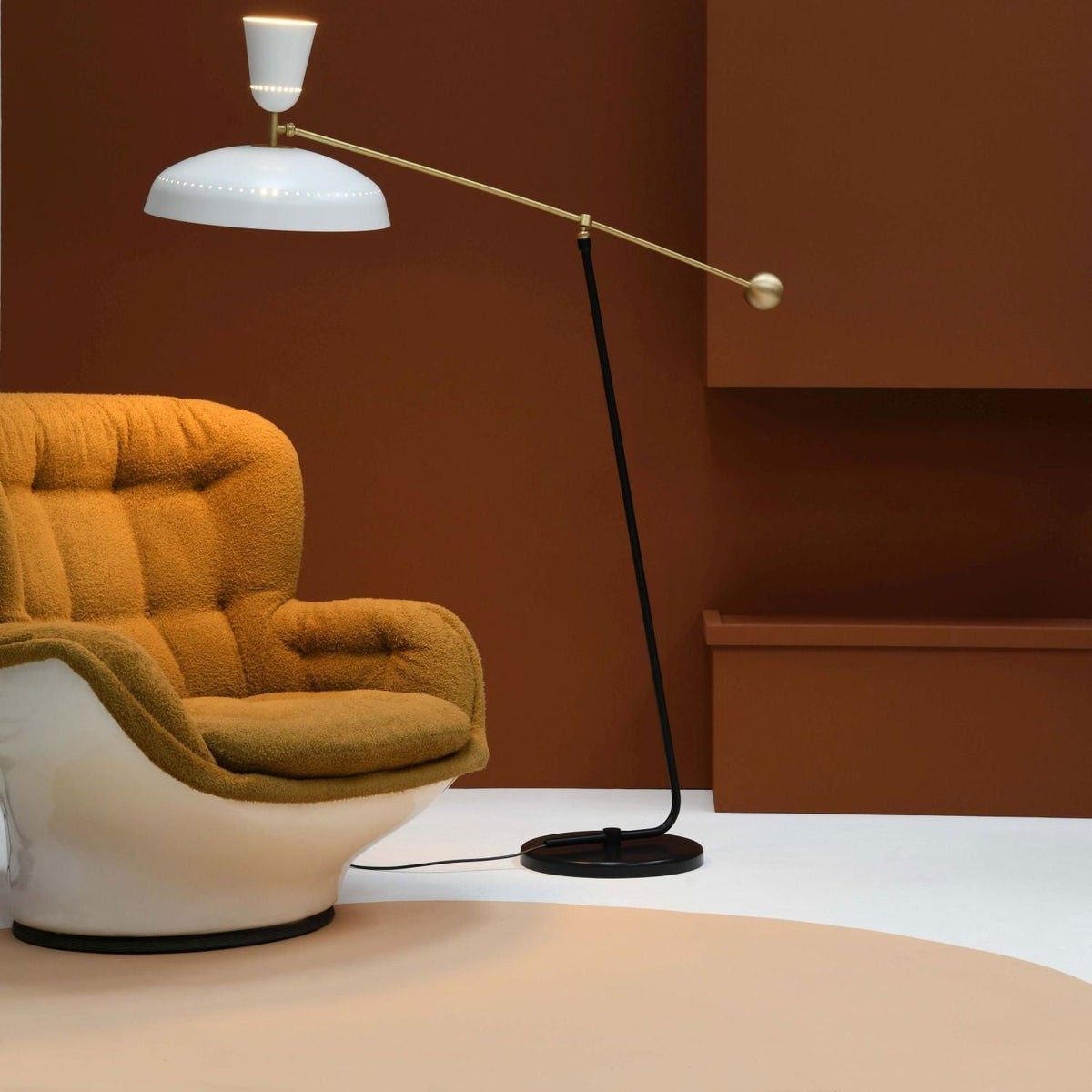 Celeste minimalistyczna lampa stojąca z miedzi