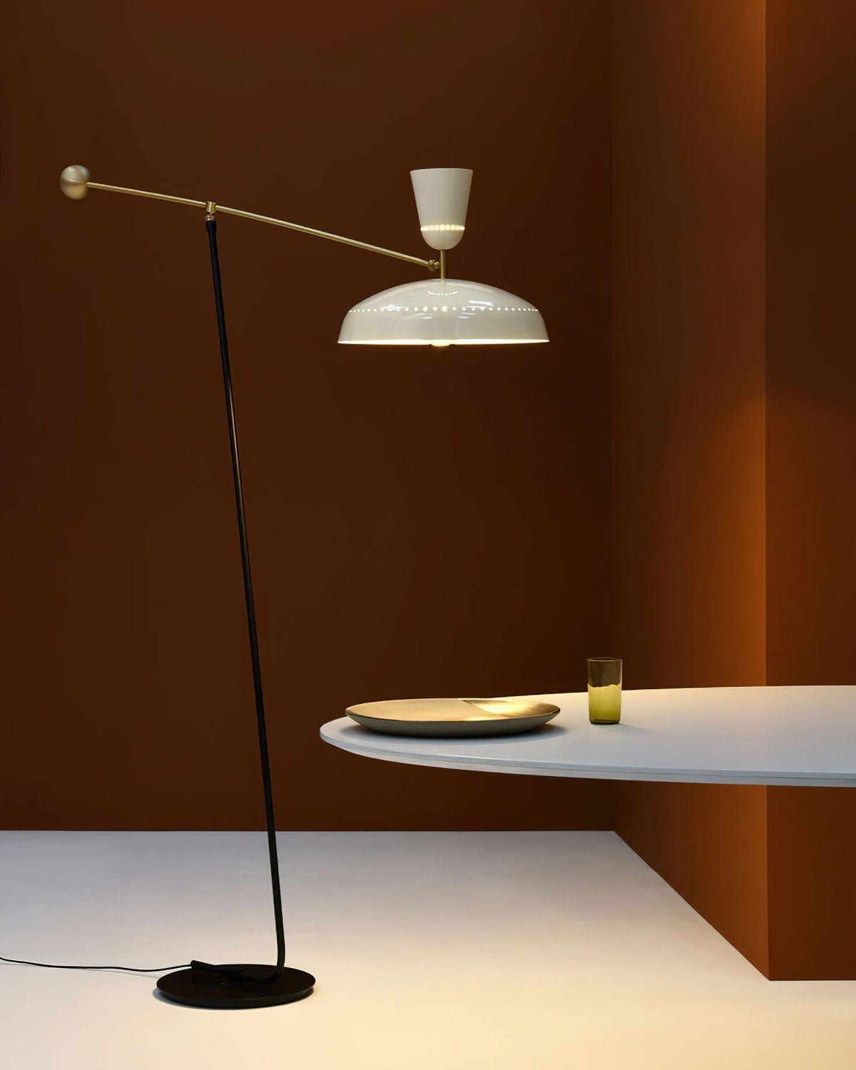Celeste minimalistyczna lampa stojąca z miedzi