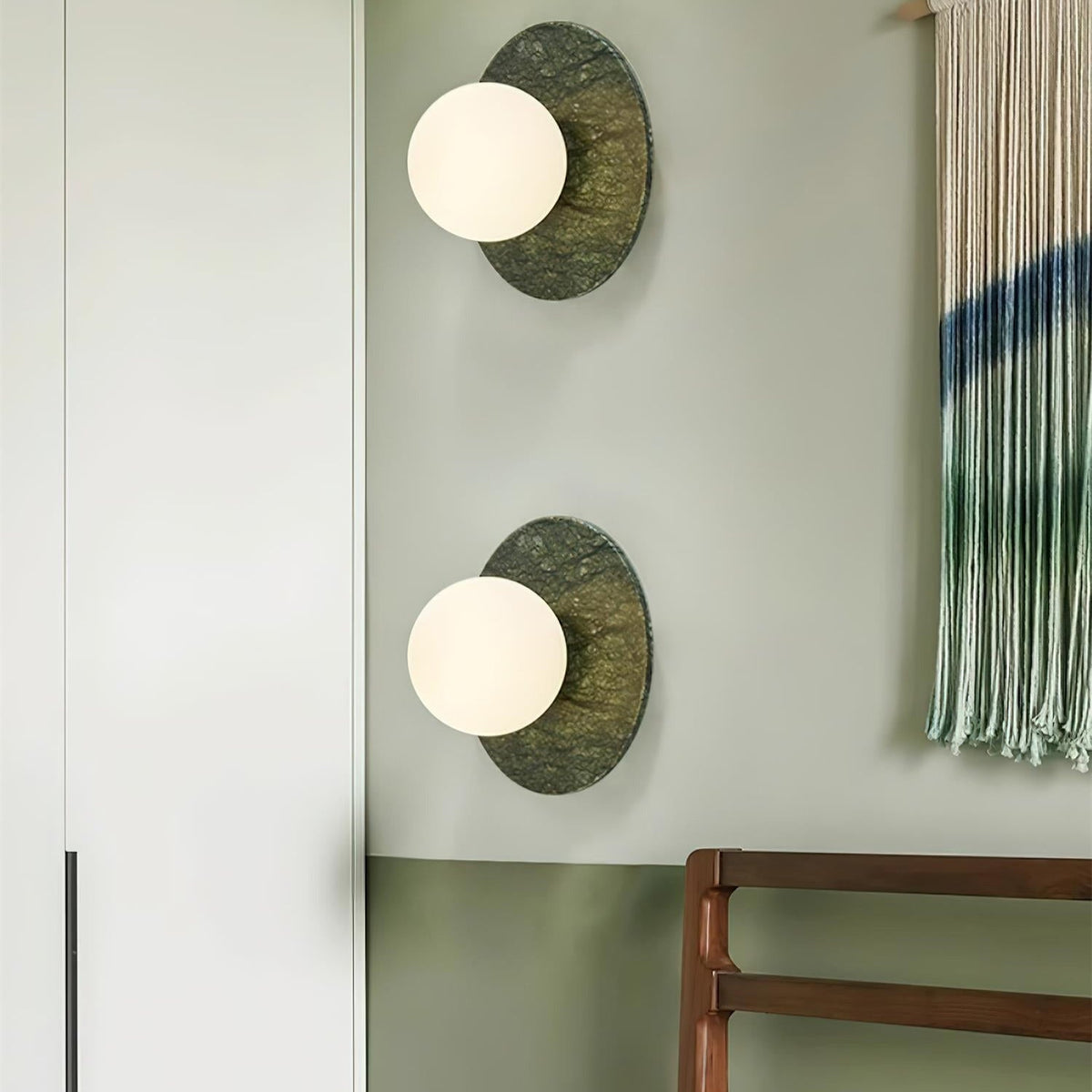 Enox minimalistyczna lampa ścienna z globem marmurowym