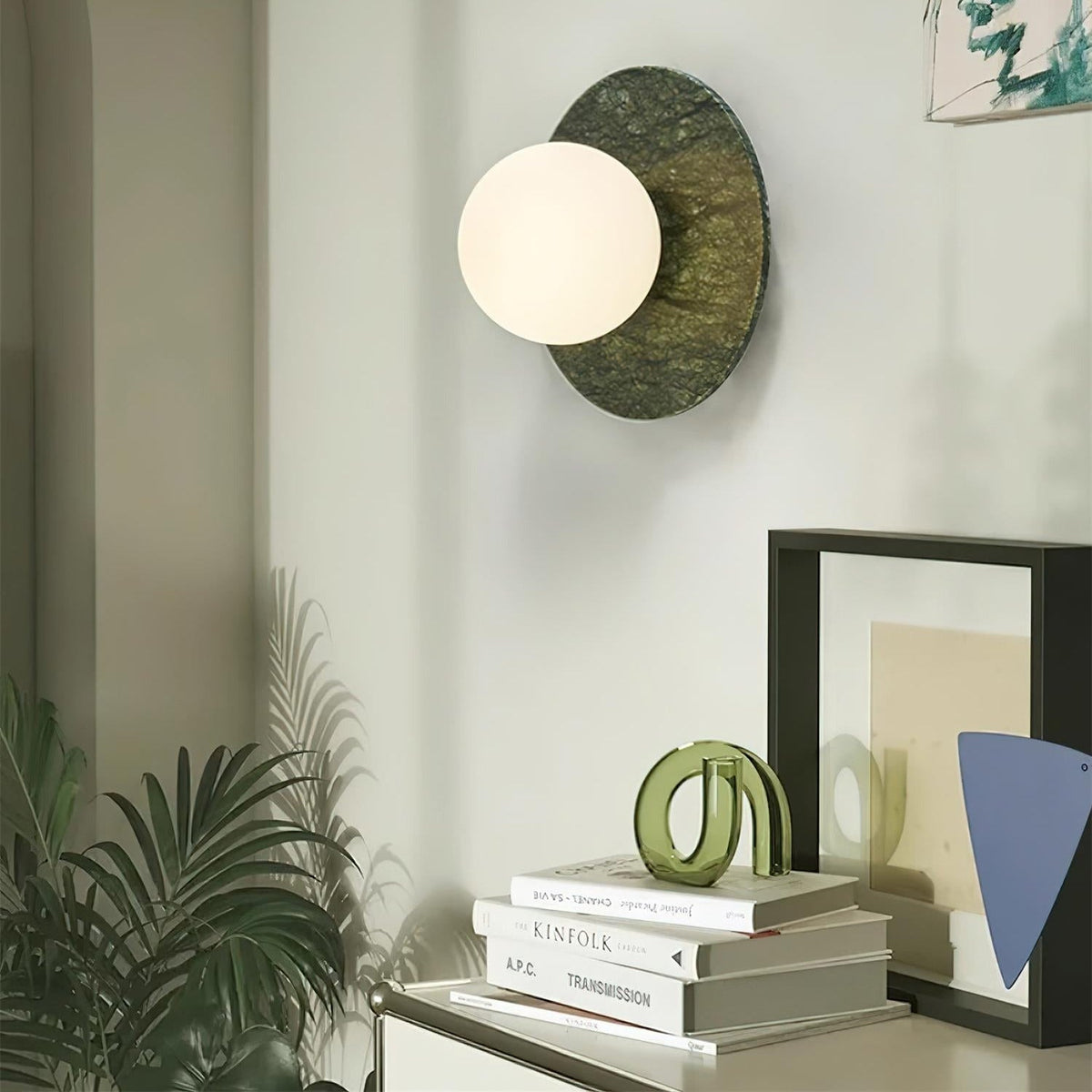 Enox minimalistyczna lampa ścienna z globem marmurowym