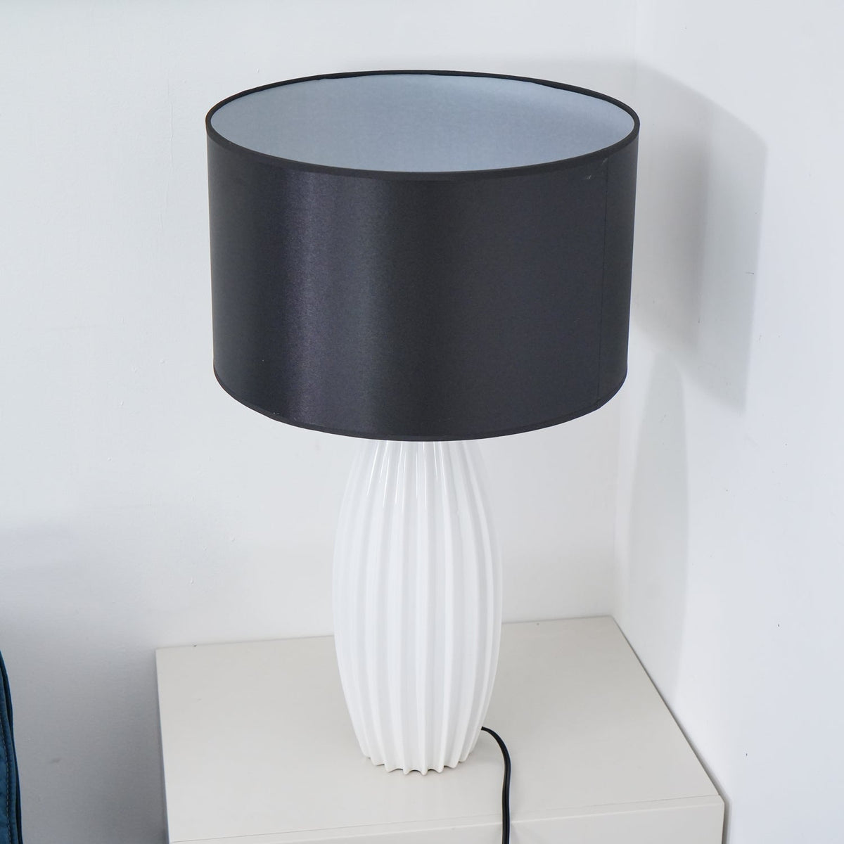 Terioina nowoczesna lampa stołowa z ceramiki