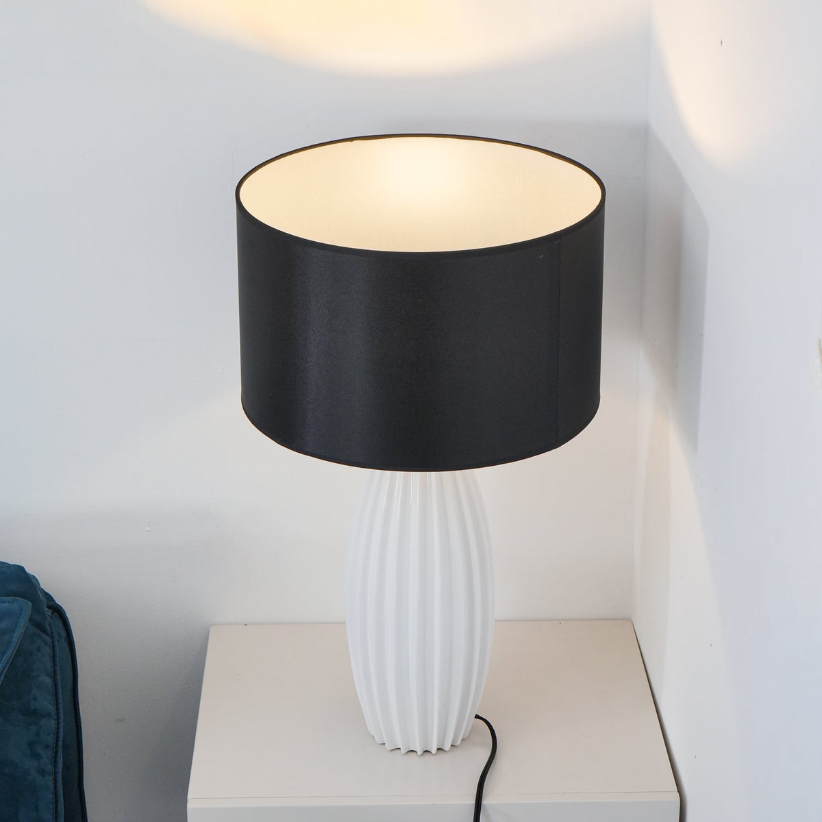 Terioina nowoczesna lampa stołowa z ceramiki