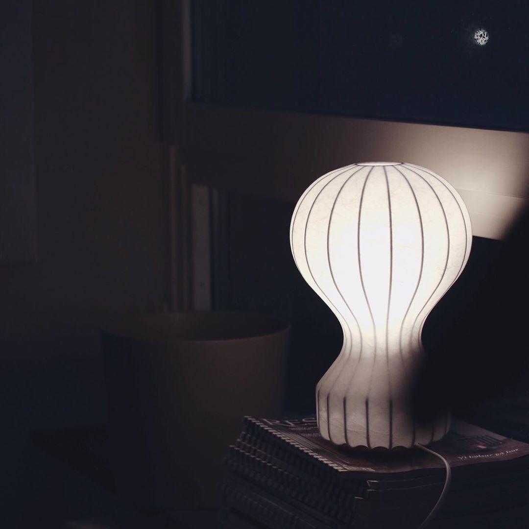 Lirove rzeźbiona lampa stołowa ze stali
