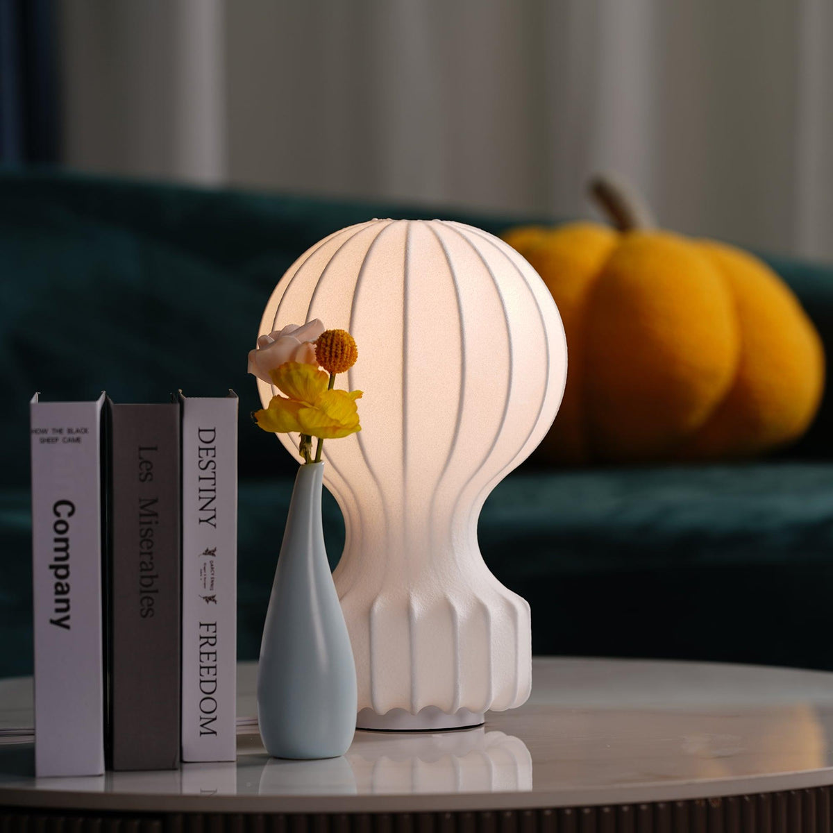 Lirove rzeźbiona lampa stołowa ze stali