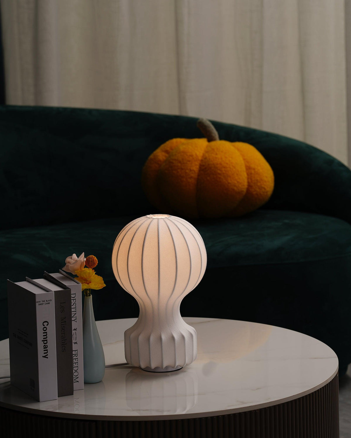 Lirove rzeźbiona lampa stołowa ze stali