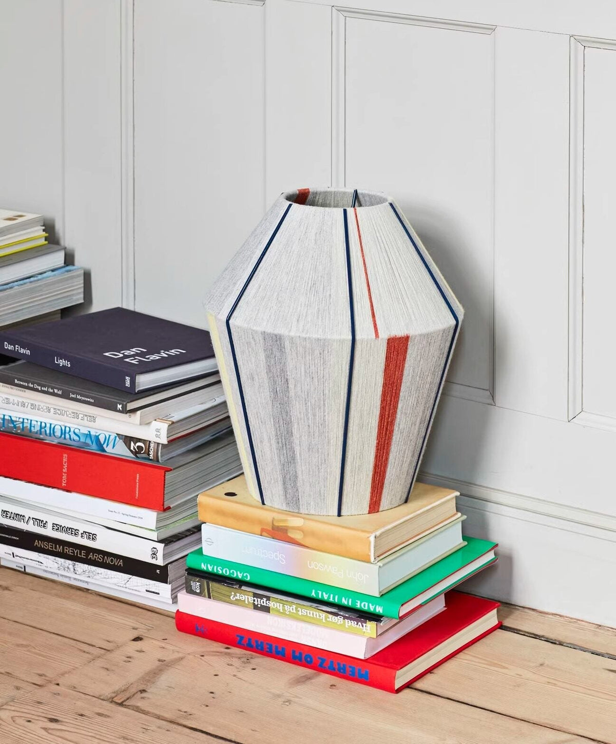 Lampa wisząca w kształcie latarni z ręcznie nawijanego płótna