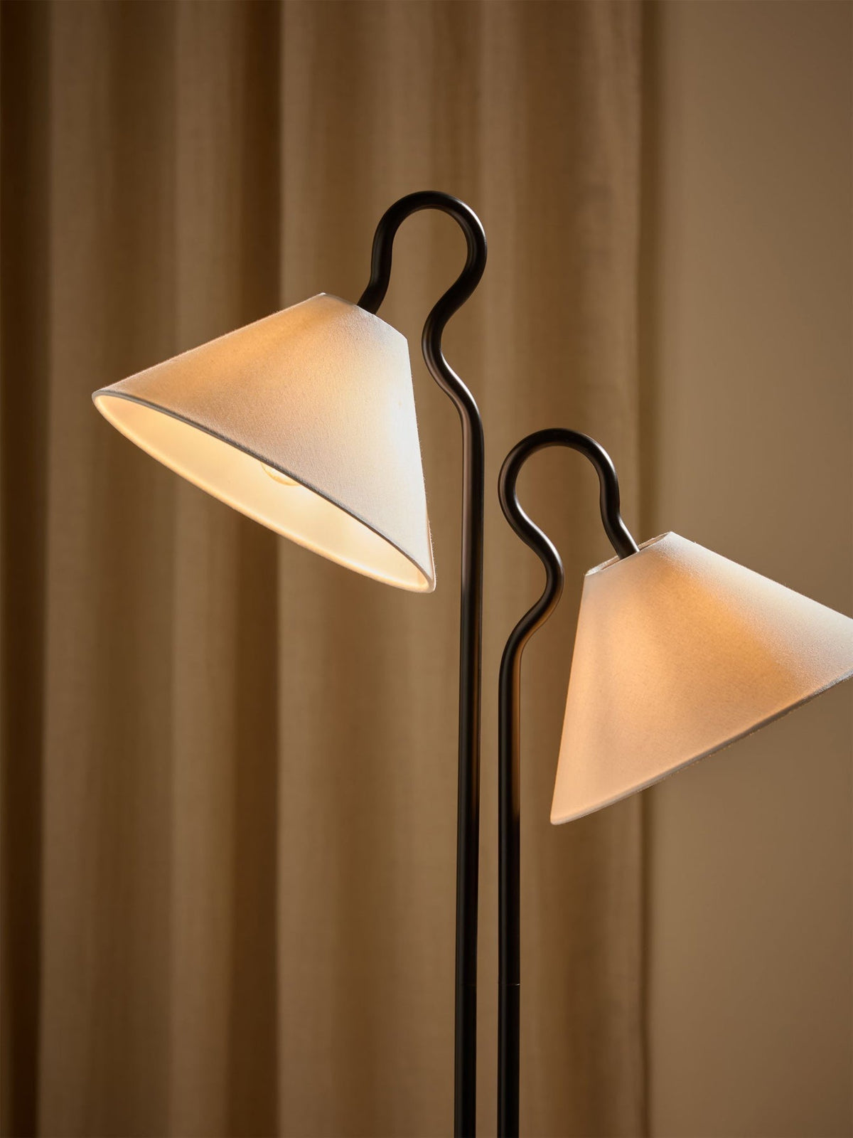 Viraoria zewnętrzna lampa stojąca